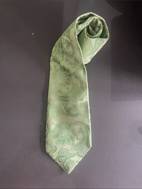 Men's Light Green Paisley Tie - Classic Formal Accessory